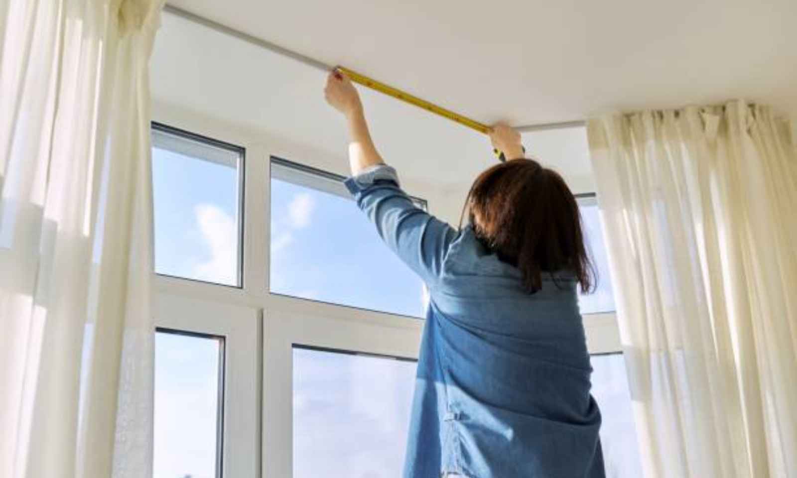 Quick bedroom curtain fitting in Dubai