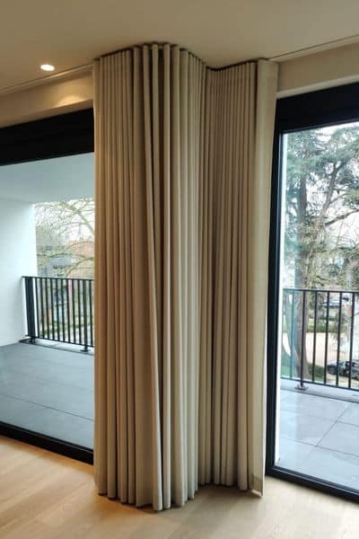 Elegant tracks for Dubai curtains
